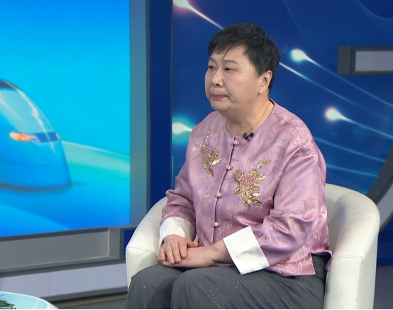 央视名嘴水均益对话杨晓：中西医结合如何破解精神心理疾病“治标难治本”困局