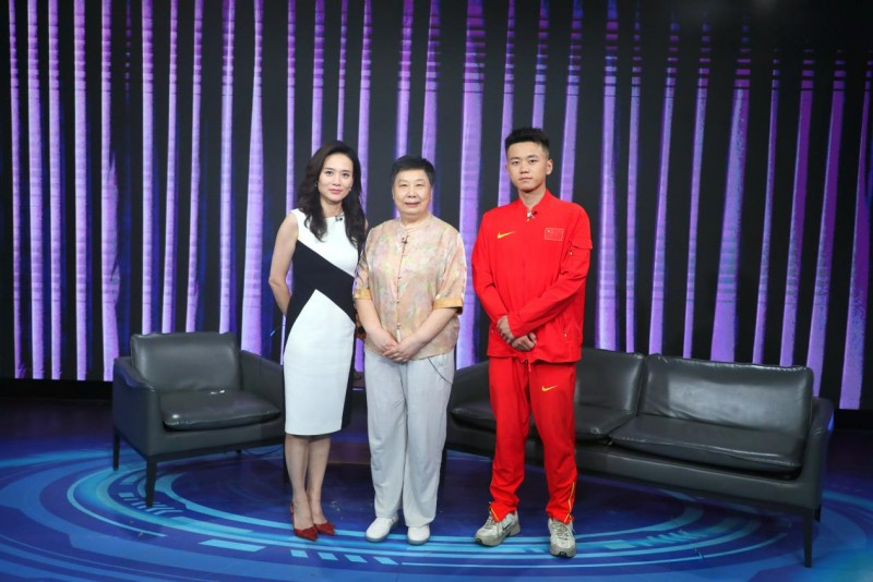 原央视主持人李雨霏携手精神专家杨晓，为精神患者开出“身心同调”科学良方